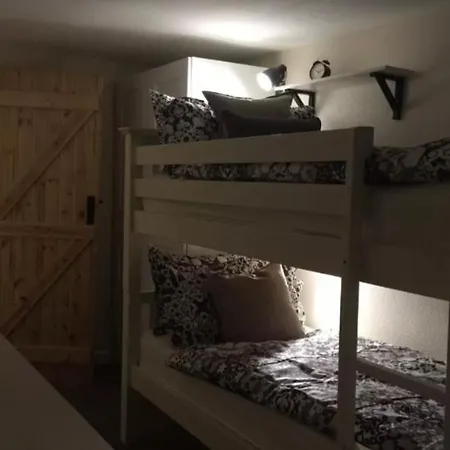 In Sleeps 6 Pets Welcome *