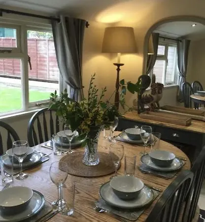 In Sleeps 6 Pets Welcome *